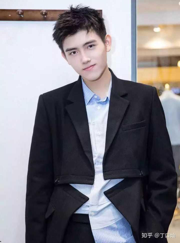 陈飞宇娱乐吃瓜解说视频,揭秘娱乐圈幕后故事